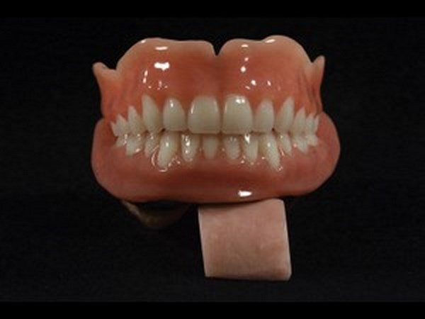 Complete denture